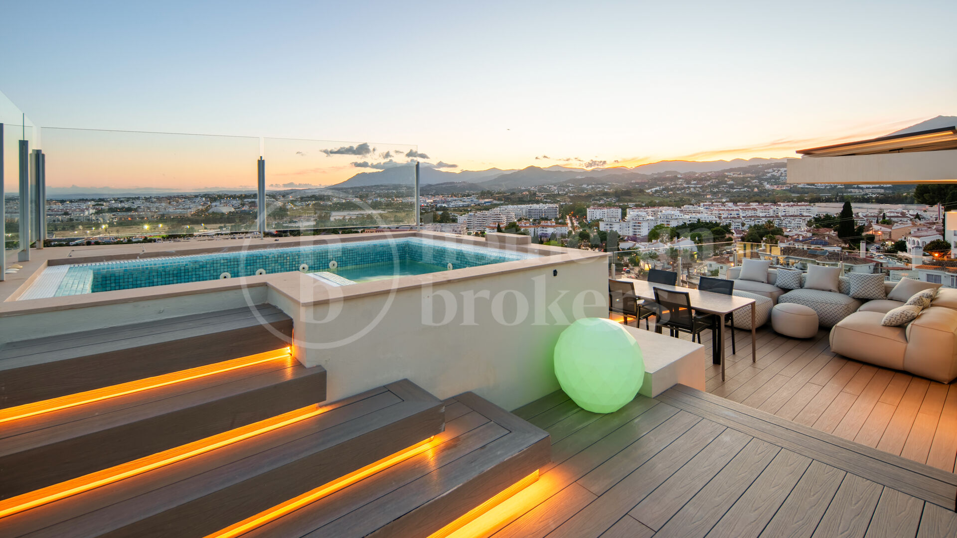 Villa Riva - Contemporary in Nueva Andalucía, Marbella