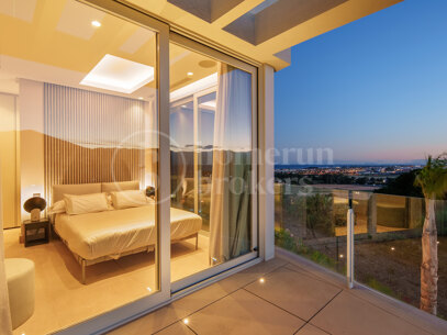 Villa Riva - Contemporary in Nueva Andalucía, Marbella