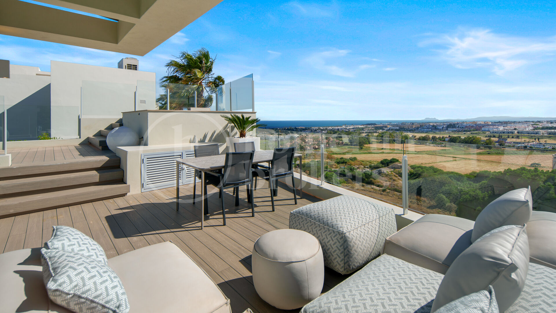 Villa Riva - Contemporary in Nueva Andalucía, Marbella