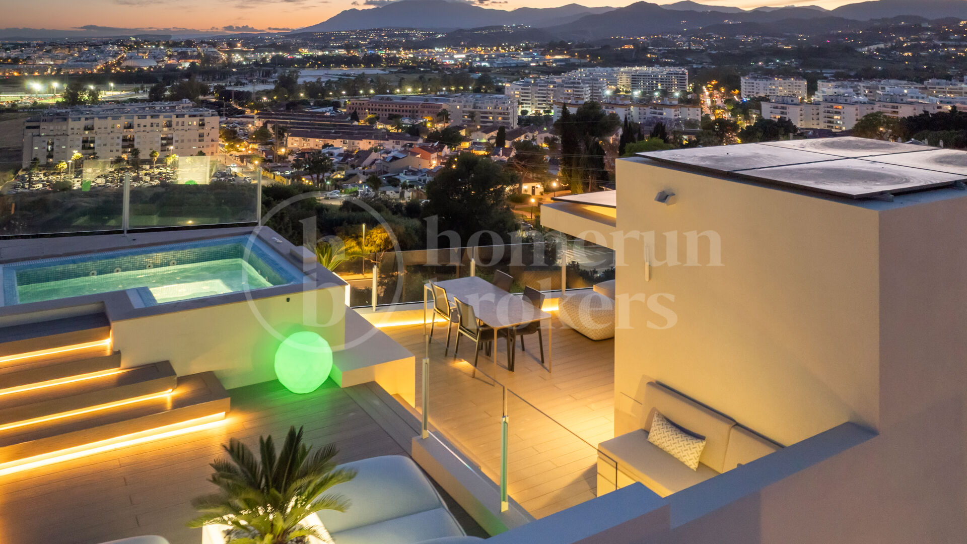 Villa Riva - Contemporary in Nueva Andalucía, Marbella