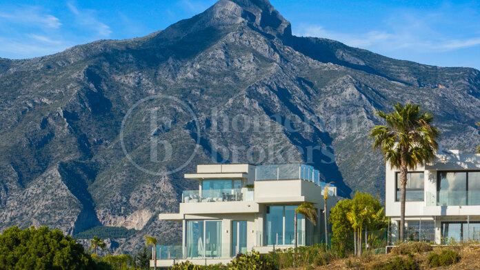 Villa Riva - Contemporary in Nueva Andalucía, Marbella