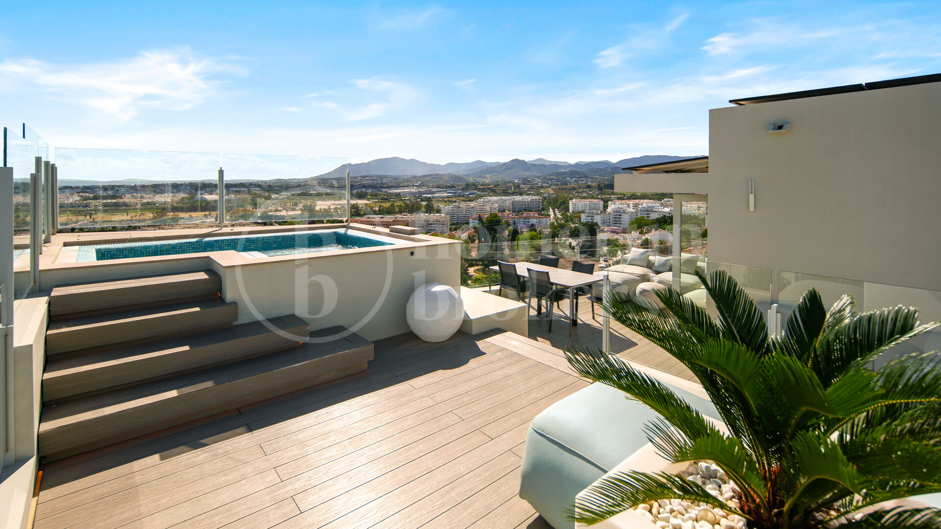 Villa Riva - Contemporary in Nueva Andalucía, Marbella