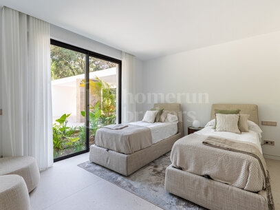 Villa Escorial One - Frontline Golf Villa in Valderrama, Sotogrande