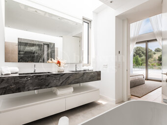 Villa Nova - Modern 5-Bedroom Villa in the New Golden Mile