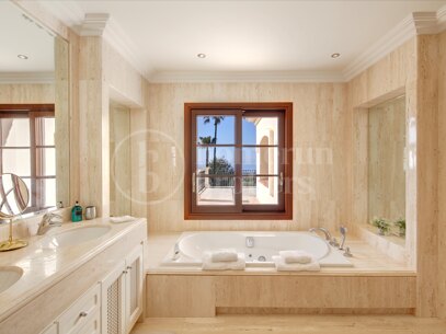 Casa Augusta - Elegant Villa in Marbella Golden Mile