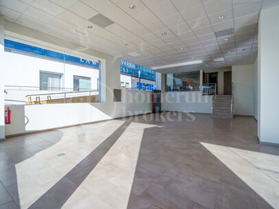 Puerta De Banus - Renovated Commercial Space with Terrace and Parking