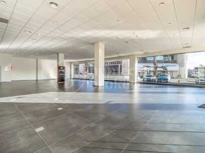 Puerta De Banus - Renovated Commercial Space with Terrace and Parking