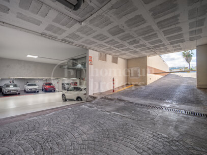 Puerta De Banus - Renovated Commercial Space with Terrace and Parking