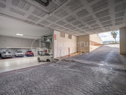 Puerta De Banus - renoverat kommersiellt utrymme med terrass och parkering