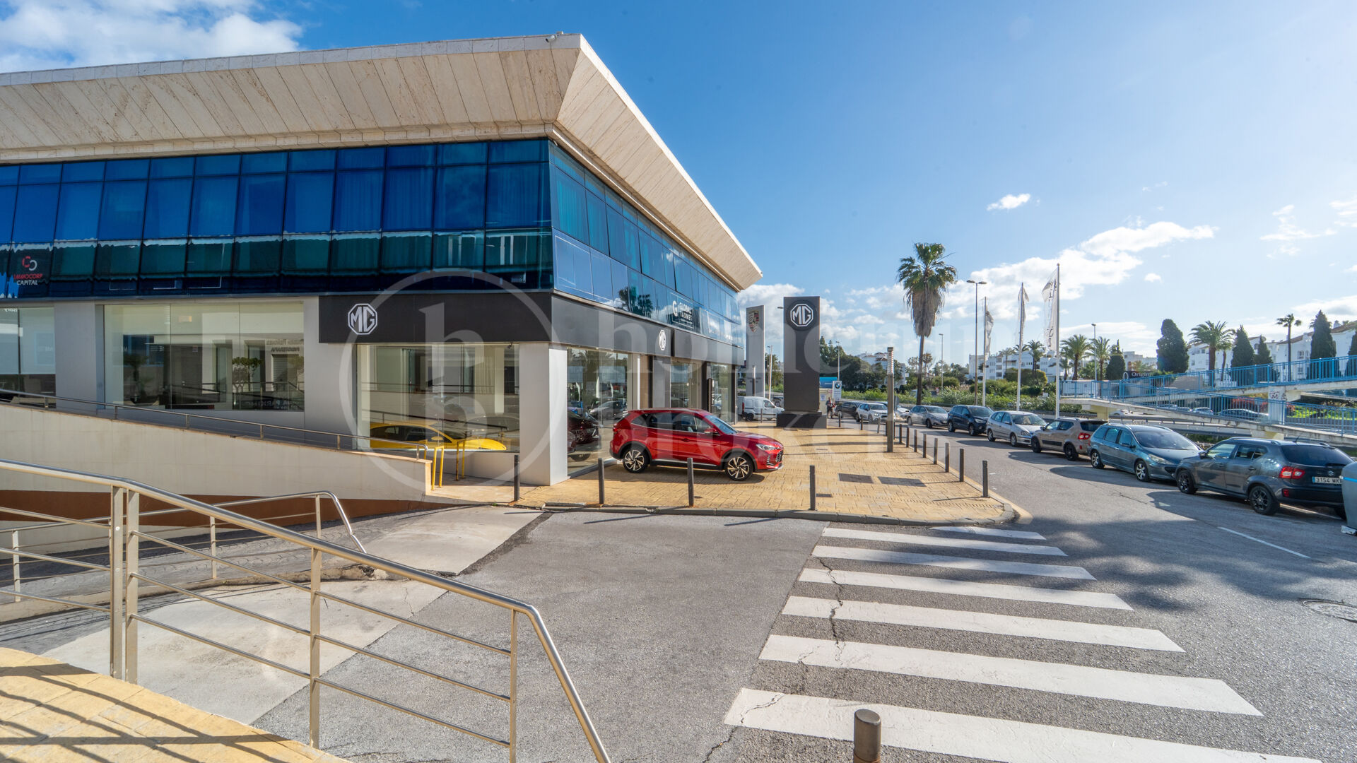 Puerta De Banus - renoverat kommersiellt utrymme med terrass och parkering