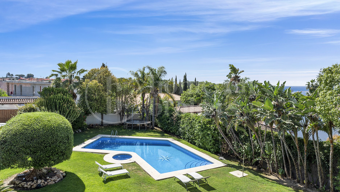 Villa Candela - Elegant Villa with Sea Views in El Paraíso Alto
