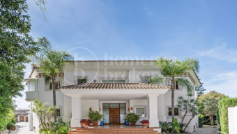 Villa Candela - Elegant Villa with Sea Views in El Paraíso Alto