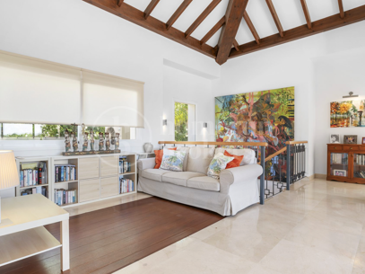 Villa Candela - Elegant Villa with Sea Views in El Paraíso Alto