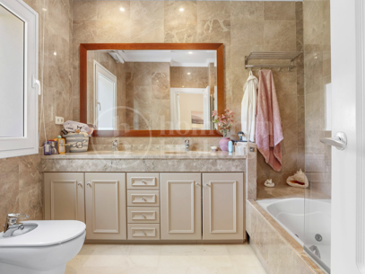 Villa Candela - Elegant Villa with Sea Views in El Paraíso Alto