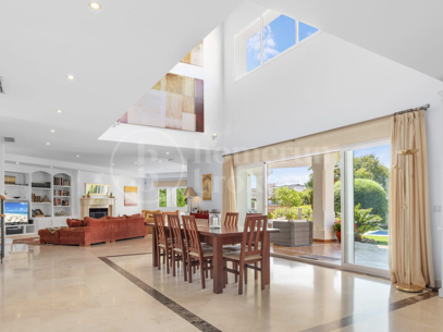 Villa Candela - Elegant Villa with Sea Views in El Paraíso Alto