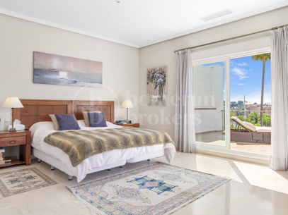 Villa Candela - Elegant Villa with Sea Views in El Paraíso Alto