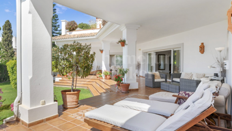 Villa Candela - Elegant Villa with Sea Views in El Paraíso Alto