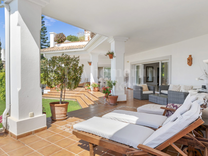 Villa Candela - Elegant Villa with Sea Views in El Paraíso Alto