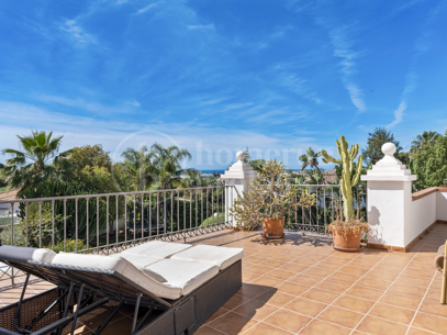 Villa Candela - Elegant Villa with Sea Views in El Paraíso Alto