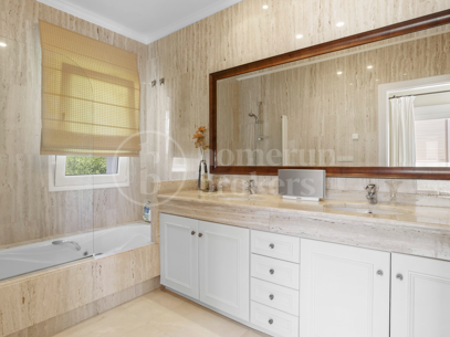 Villa Candela - Elegant Villa with Sea Views in El Paraíso Alto