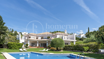 Villa Candela - Elegant Villa with Sea Views in El Paraíso Alto