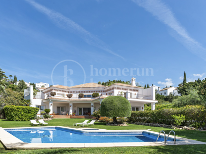 Villa Candela - Elegant Villa with Sea Views in El Paraíso Alto