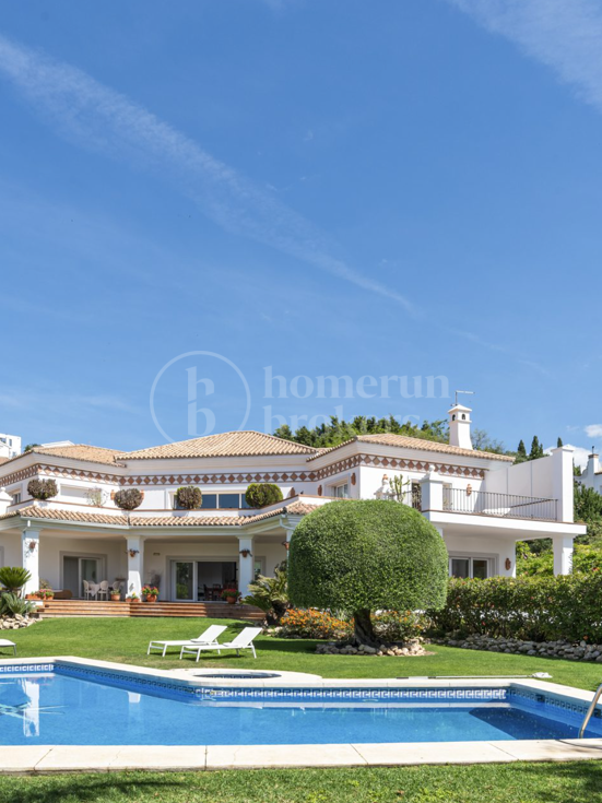 Villa Candela - Elegant Villa with Sea Views in El Paraíso Alto