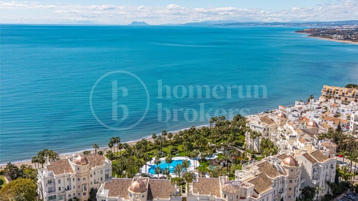 Apartment Las Dunas Park - Beachfront Apartment in Estepona