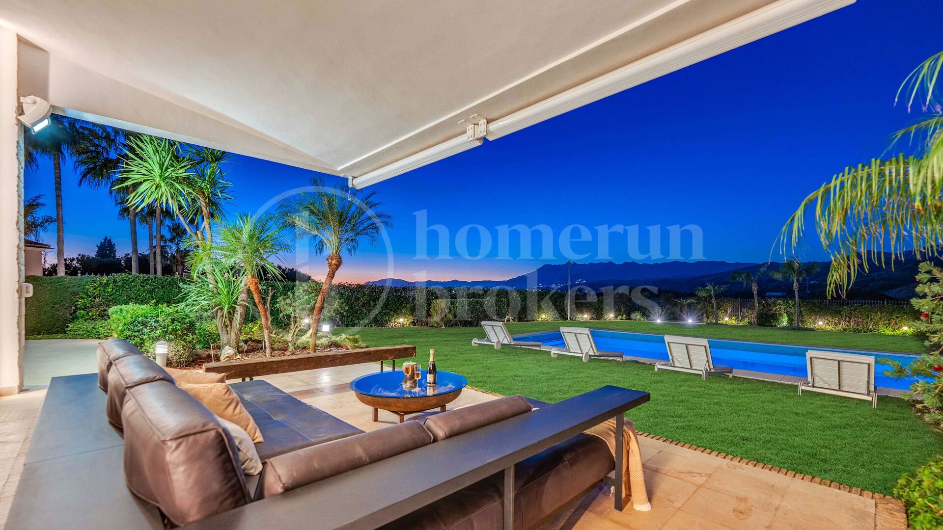 Private Luxury 6-Bedroom Villa with Pool in Las Chapas
