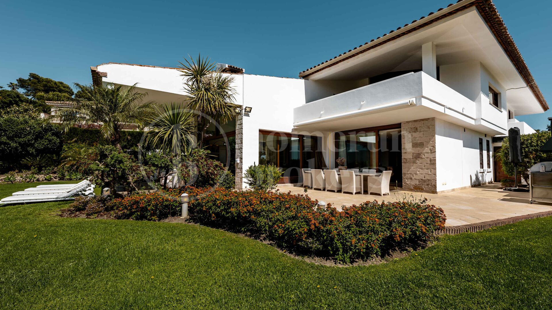 Private Luxury 6-Bedroom Villa with Pool in Las Chapas