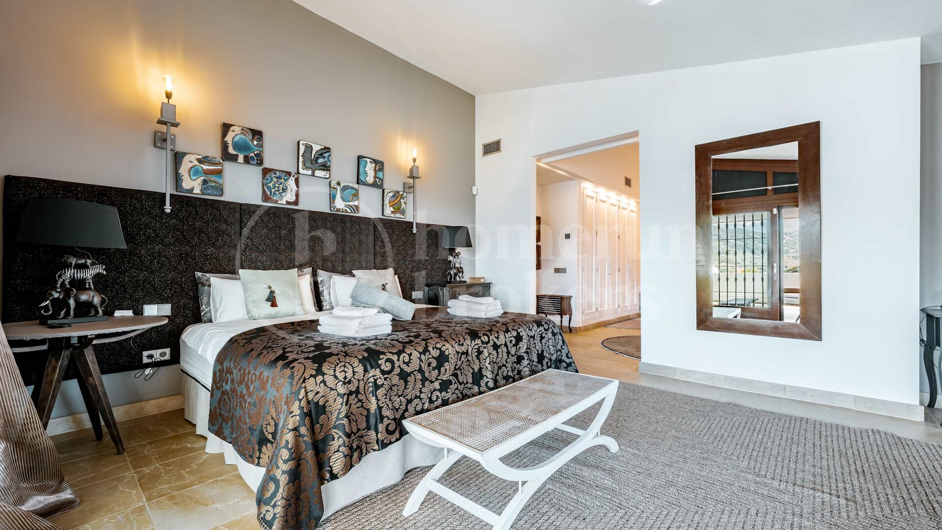 Private Luxury 6-Bedroom Villa with Pool in Las Chapas