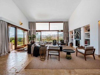 Private Luxury 6-Bedroom Villa with Pool in Las Chapas