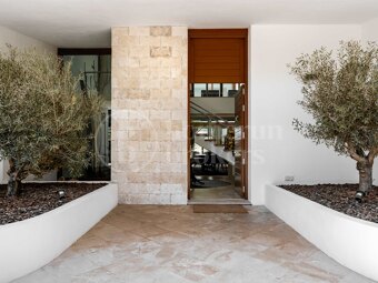 Private Luxury 6-Bedroom Villa with Pool in Las Chapas