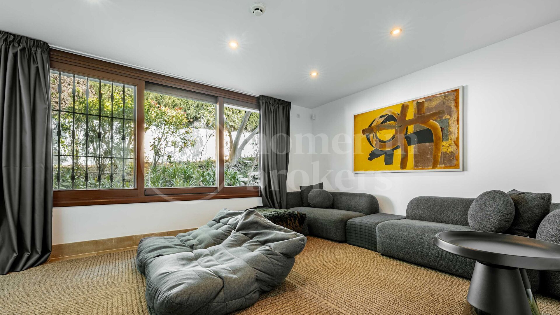 Private Luxury 6-Bedroom Villa with Pool in Las Chapas