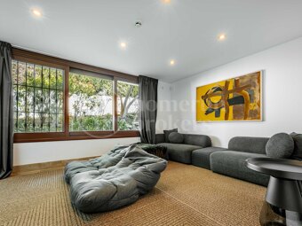 Private Luxury 6-Bedroom Villa with Pool in Las Chapas