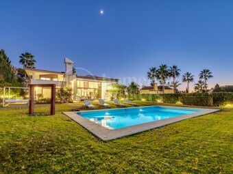Private Luxury 6-Bedroom Villa with Pool in Las Chapas