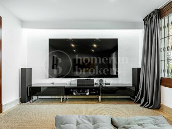 Private Luxury 6-Bedroom Villa with Pool in Las Chapas
