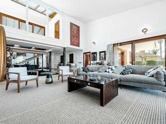 Private Luxury 6-Bedroom Villa with Pool in Las Chapas