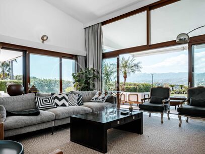 Private Luxury 6-Bedroom Villa with Pool in Las Chapas