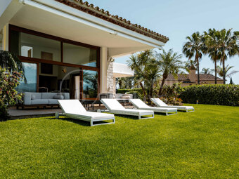 Private Luxury 6-Bedroom Villa with Pool in Las Chapas