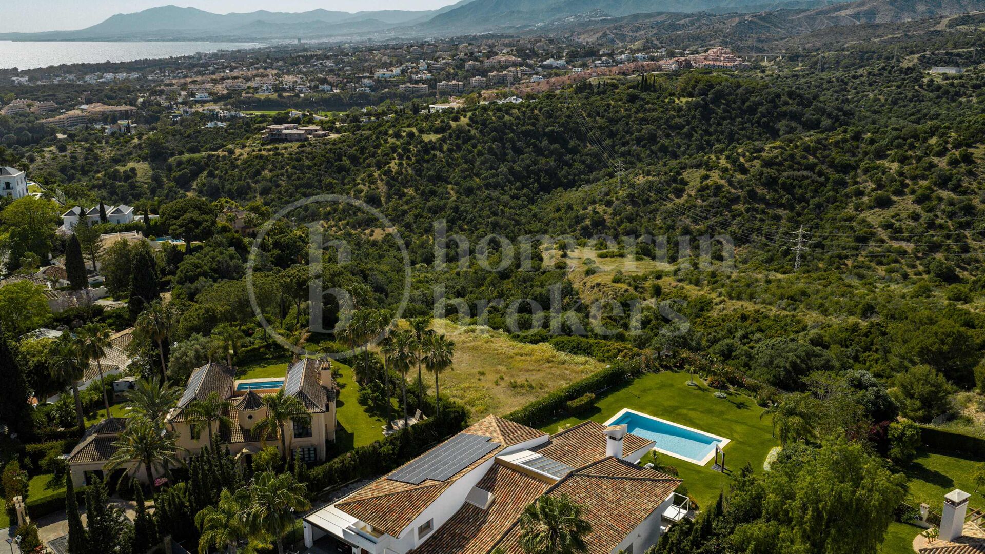Private Luxury 6-Bedroom Villa with Pool in Las Chapas