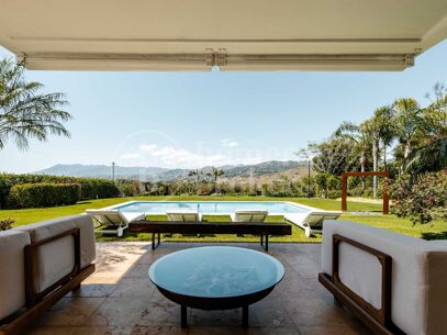 Private Luxury 6-Bedroom Villa with Pool in Las Chapas