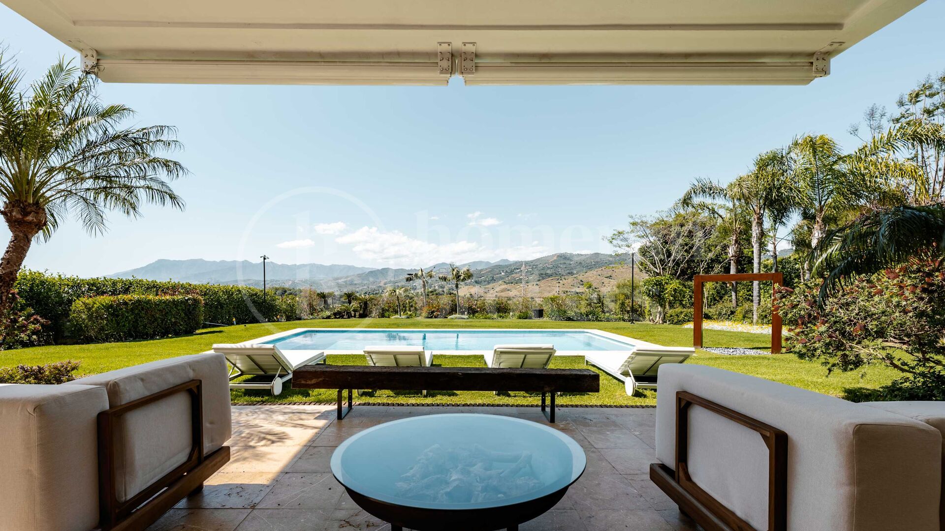 Private Luxury 6-Bedroom Villa with Pool in Las Chapas