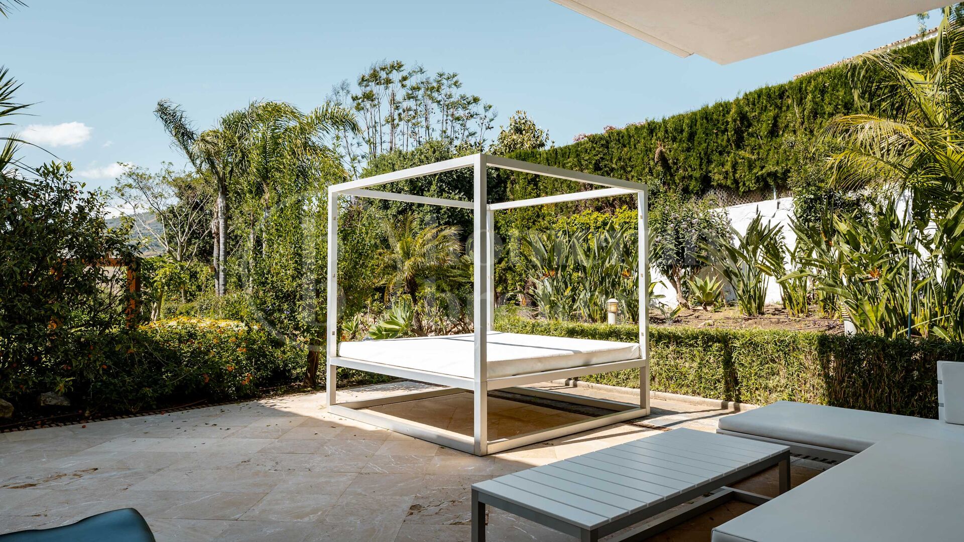 Private Luxury 6-Bedroom Villa with Pool in Las Chapas