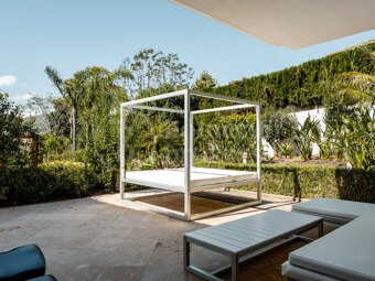 Private Luxury 6-Bedroom Villa with Pool in Las Chapas