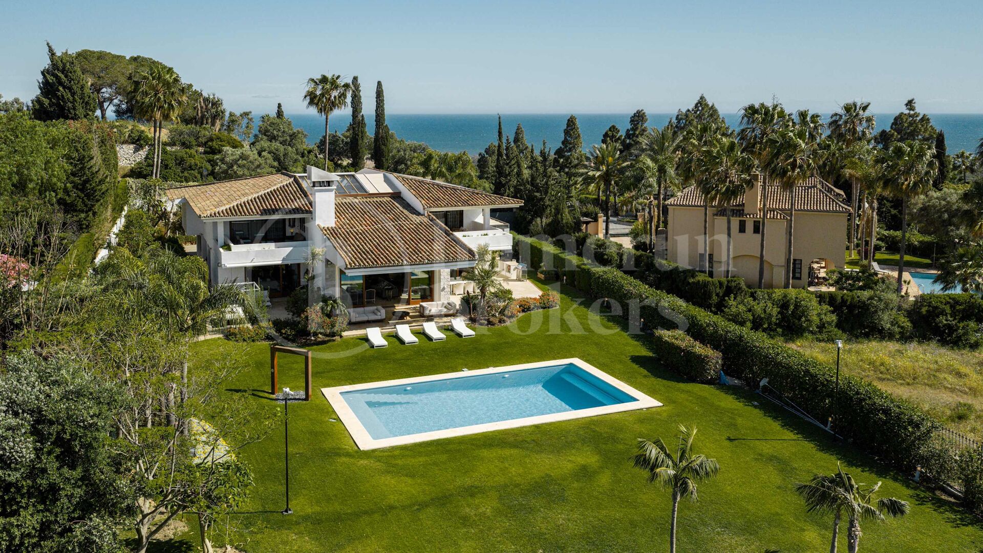 Private Luxury 6-Bedroom Villa with Pool in Las Chapas
