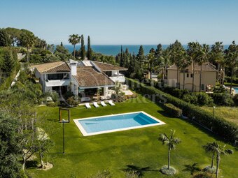 Private Luxury 6-Bedroom Villa with Pool in Las Chapas