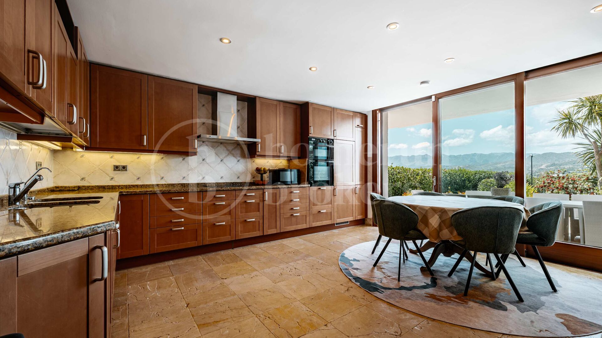 Private Luxury 6-Bedroom Villa with Pool in Las Chapas