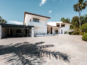 Private Luxury 6-Bedroom Villa with Pool in Las Chapas