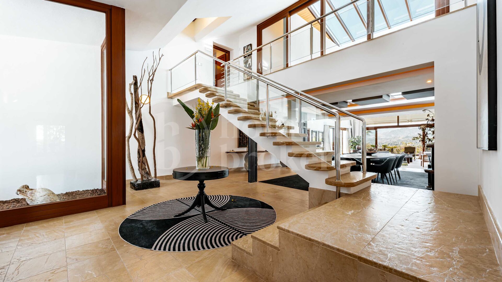 Private Luxury 6-Bedroom Villa with Pool in Las Chapas